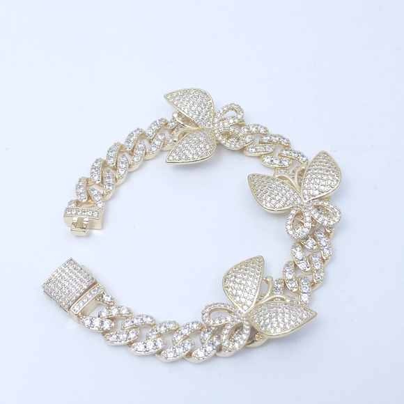 7" x 10mm Gold Butterfly Bracelet - Picture 5 of 8